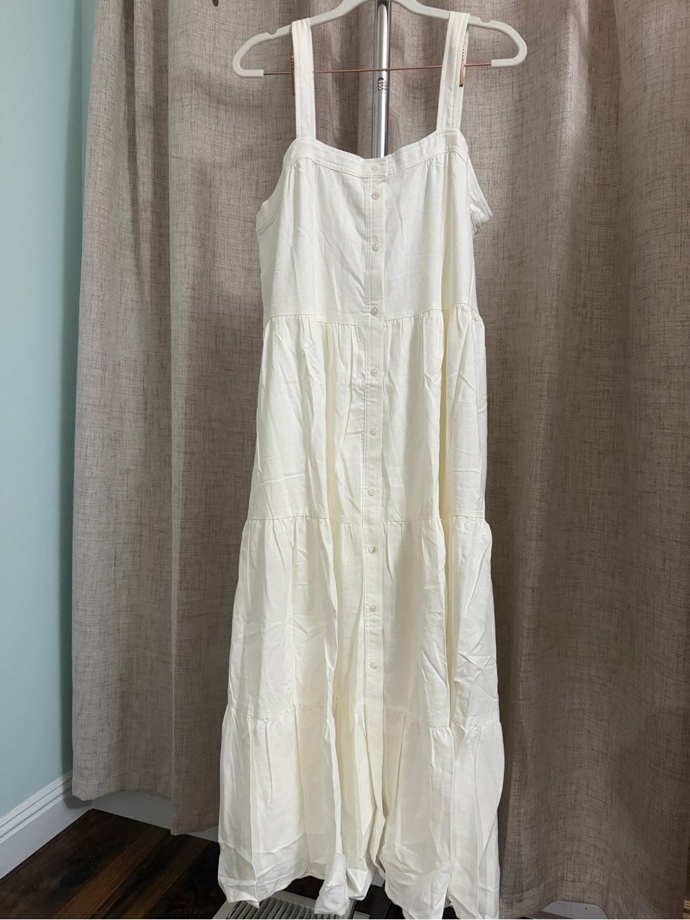 Sadie & Sage Off-White Tiered Button-Front Maxi Dress